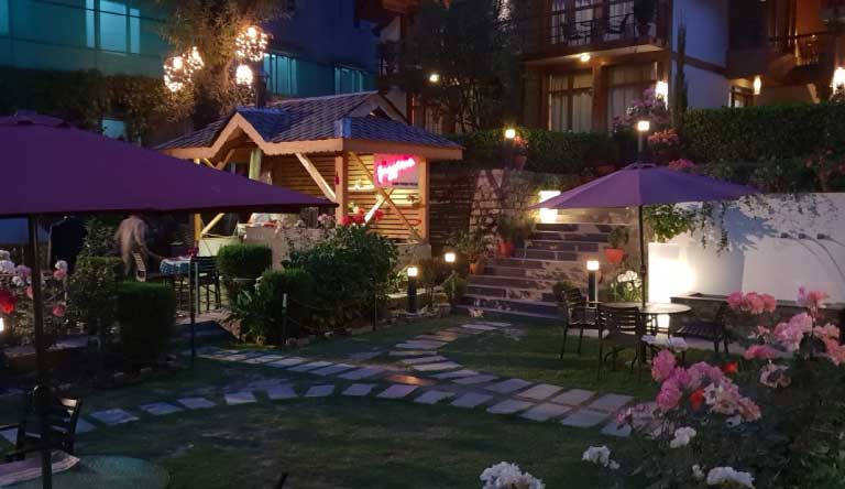 River-Country-Resort-Manali-Lawn-Area