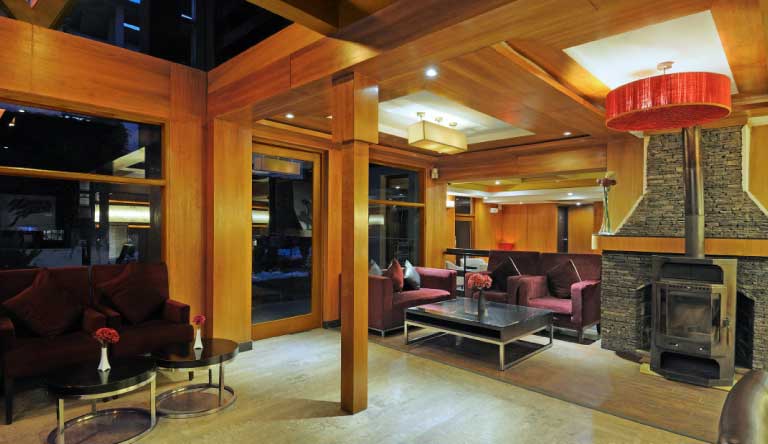River-Country-Resort-Manali-Lobby