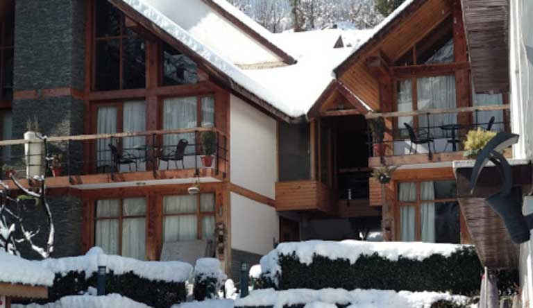 River-Country-Resort-Manali-SnowView1