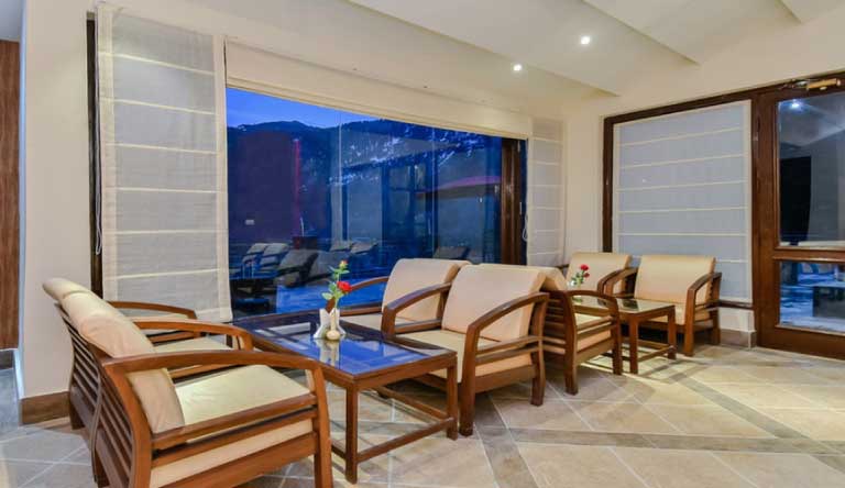 Snow-Crest-Manor-Bar1