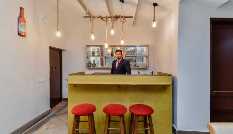 Snow-Crest-Manor-Bar2