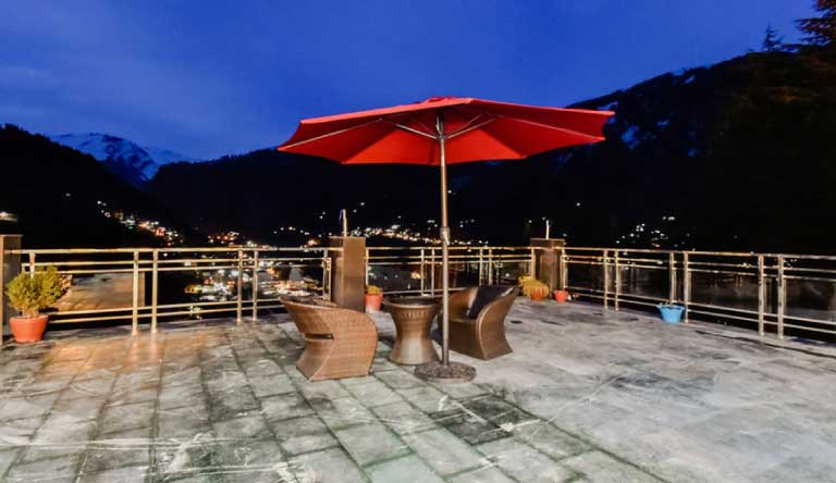 Snow-Crest-Manor-Exterior