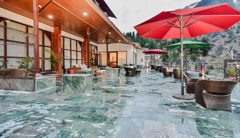 Snow-Crest-Manor-Exterior2