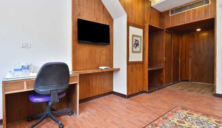 Snow-Crest-Manor-Mahogany4