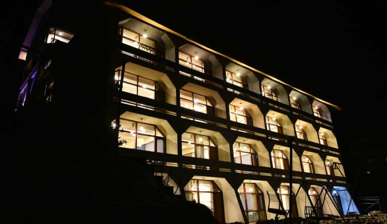 Snow-Crest-Manor-Night-view