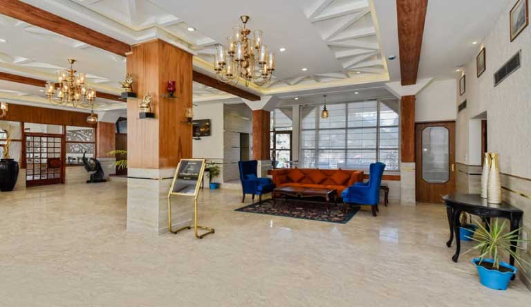 Snow-Crest-Manor-Waiting-Area