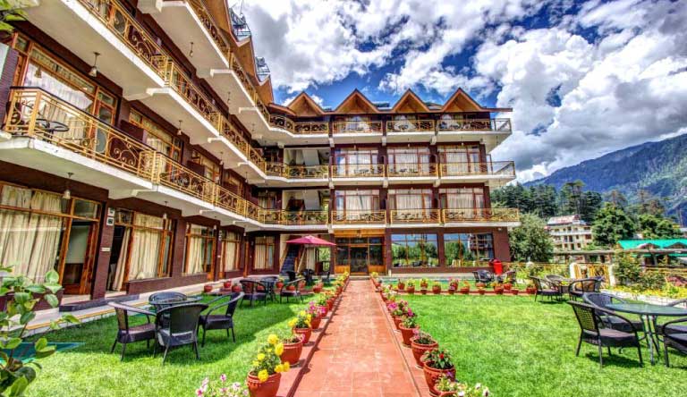 Snow-Peak-Retreat-Manali-Garden