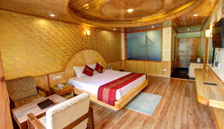 Snow-Peak-Retreat-Manali-Luxury-Room-in-Cottage