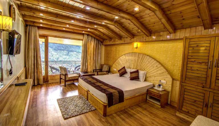 Snow-Peak-Retreat-Manali-Luxury-Room-in-Cottage4