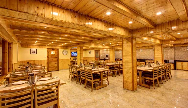 Snow-Peak-Retreat-Manali-Restaurant