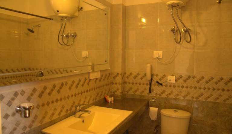 Snow-Peak-Retreat-Manali-Super-Deluxe-Room1