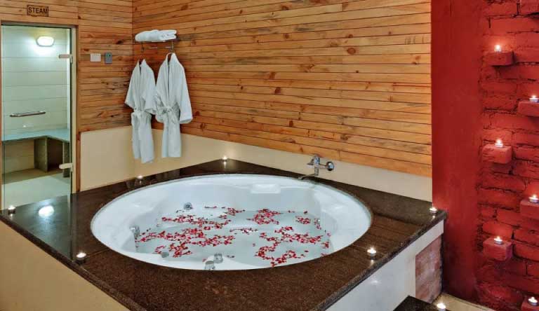 The-Manali-Inn-Jacuzzi
