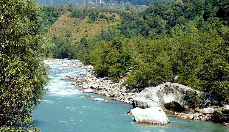 kullu-manali-lake-himachal-india