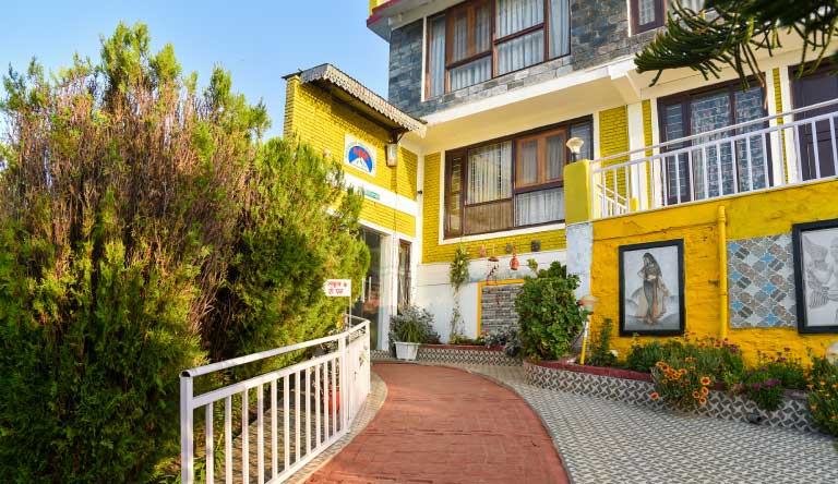 Mukteshwar-Himalayan-Resort-Entrance