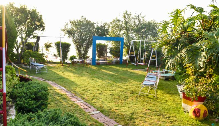 Mukteshwar-Himalayan-Resort-Exterior-Garden