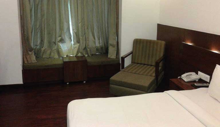 Hotel-Brentwood-Room1