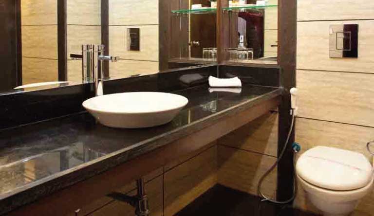 Hotel-Brentwood-Washroom