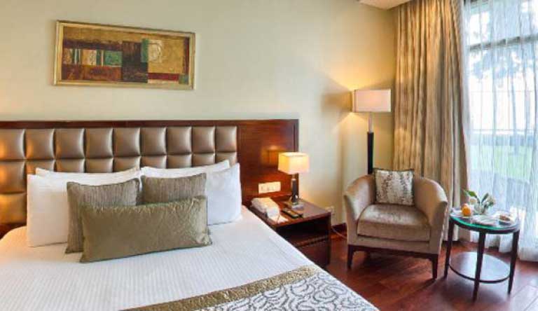 Jaypee-Residency-Manor-Green-Room