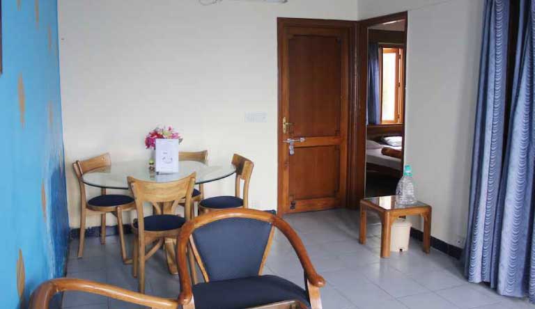 Rockland-Manor-Dinning-Table1