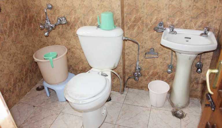 Rockland-Manor-Washroom