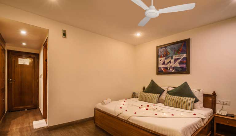 Tulip-Inn-Green-Castle-Deluxe-Room3