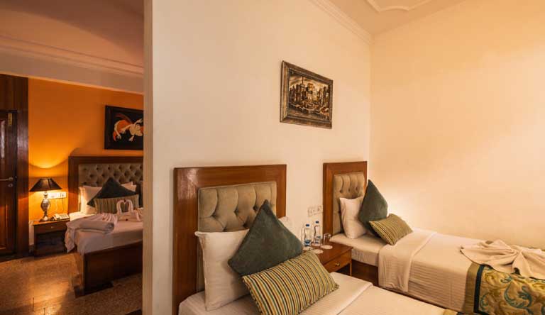 Tulip-Inn-Green-Castle-Family-Room1