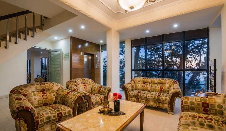 Tulip-Inn-Green-Castle-Lobby1