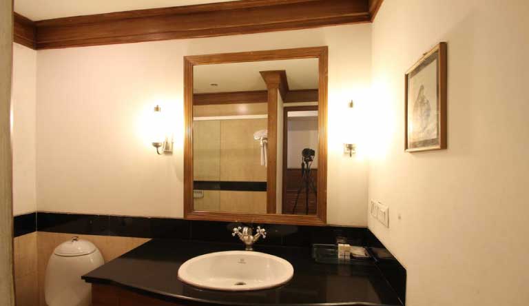 Tulip-Inn-Green-Castle-Superior-Room-Bathroom