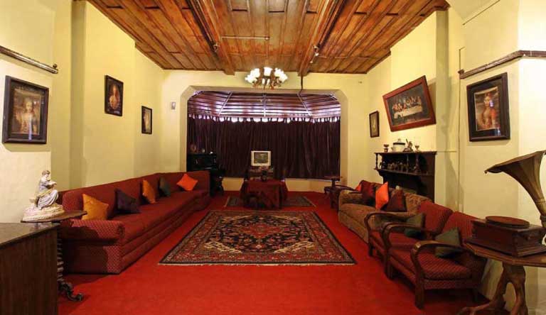 Chevron-Fairhavens-Resort-TV-Lounge