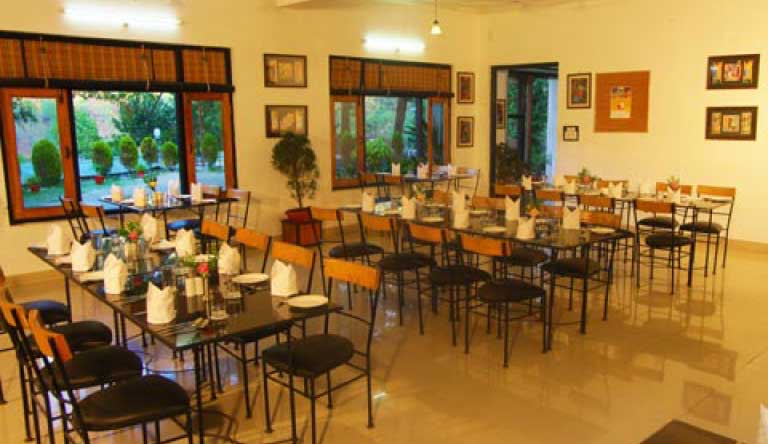 Country-Inn-Sattal-Restaurant1