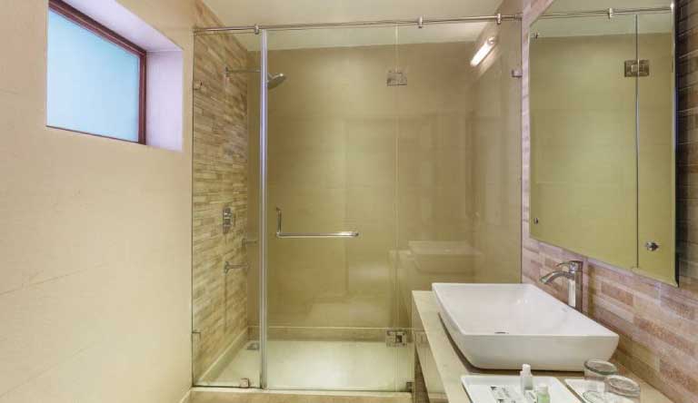 The-Earls-Court-Deluxe-Room-Washroom