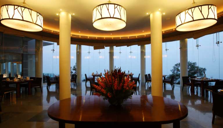 Moksha-Himalaya-Spa-Resort-Bar-Lounge2