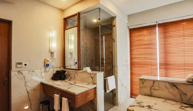 Moksha-Himalaya-Spa-Resort-Presidential-Suite-1