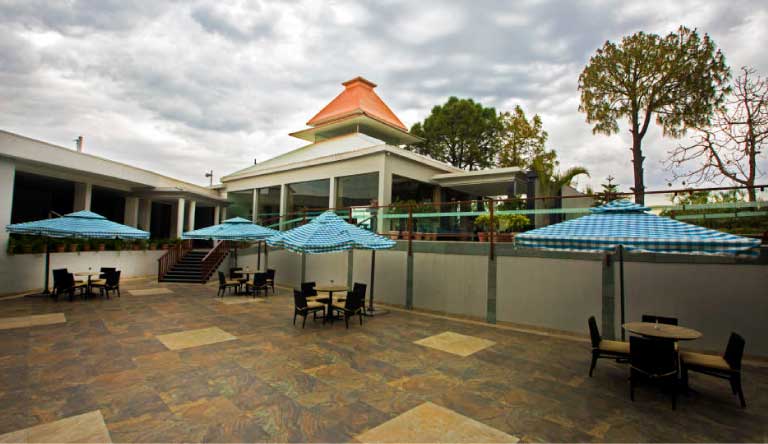 Timber-Trail-Heights-Parwanoo-Restaurant-Outdoor-Area