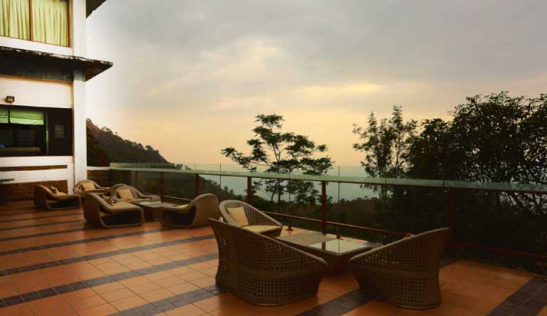 Timber-Trail-Heights-Parwanoo-Restaurant-Outdoor-Area1