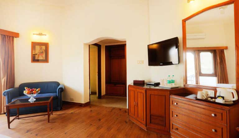 Timber-Trail-Resort-Parwanoo-Deluxe-Room1