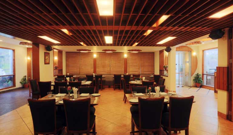 Timber-Trail-Resort-Parwanoo-Restaurant-Mezza2