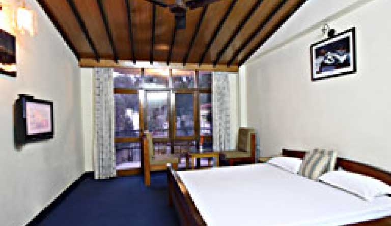 Parwati-Inn-Ranikhet-Luxury-Room