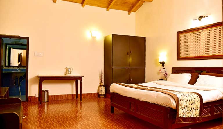 Xomotel-Ranikhet-Heights-Room1