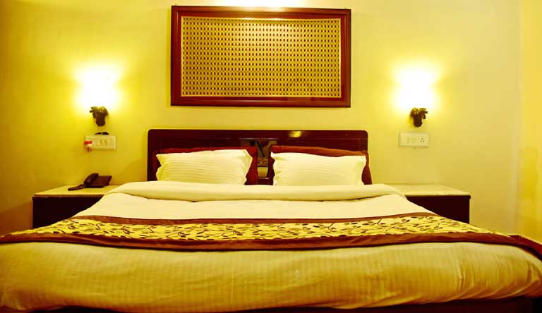 Xomotel-Ranikhet-Heights-Room2