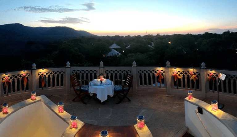 The-Oberoi-Vanyavilas-Dining-Under-the-Stars
