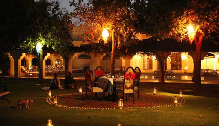 The-Oberoi-Vanyavilas-Dining-at-Mango-Orchard