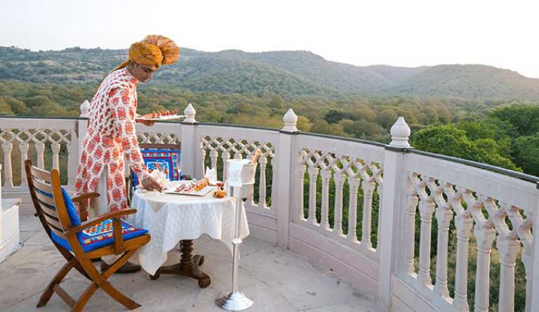 The-Oberoi-Vanyavilas-Sundowners-at-the-Observation-Tower