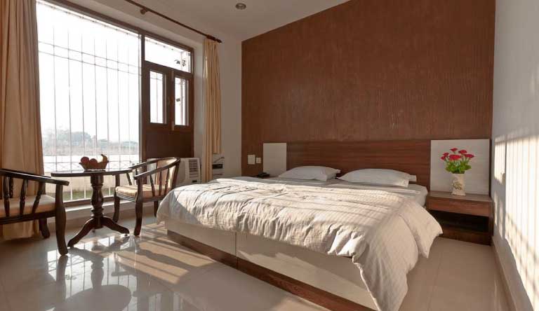 Pure-Inn-Rishikesh-Room1