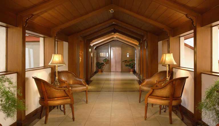 Radisson-Hotel-Shimla-Lobby