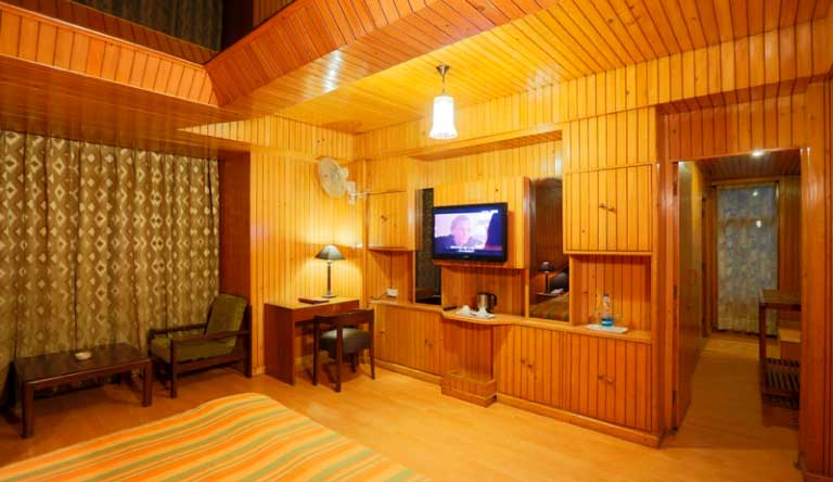 Shingar-Hotel-Shimla-Luxury-SuiteII