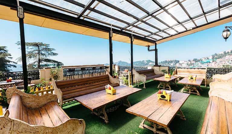 Willow-Banks-Lounge-Garden