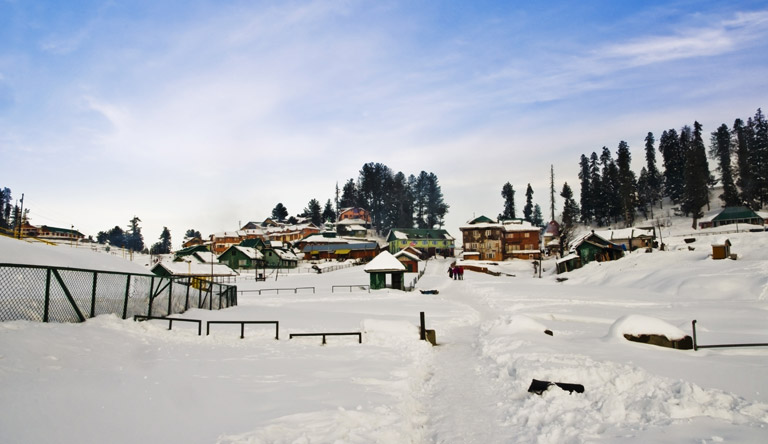 ski-resort-in-winter-gulmarg-srinagar-kashmir-india