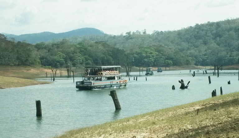 thekkady-boating-kerala-india