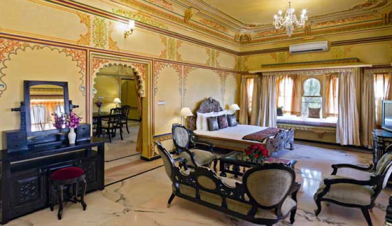 Chunda-Palace-Udaipur-Grand-Historic-Suite
